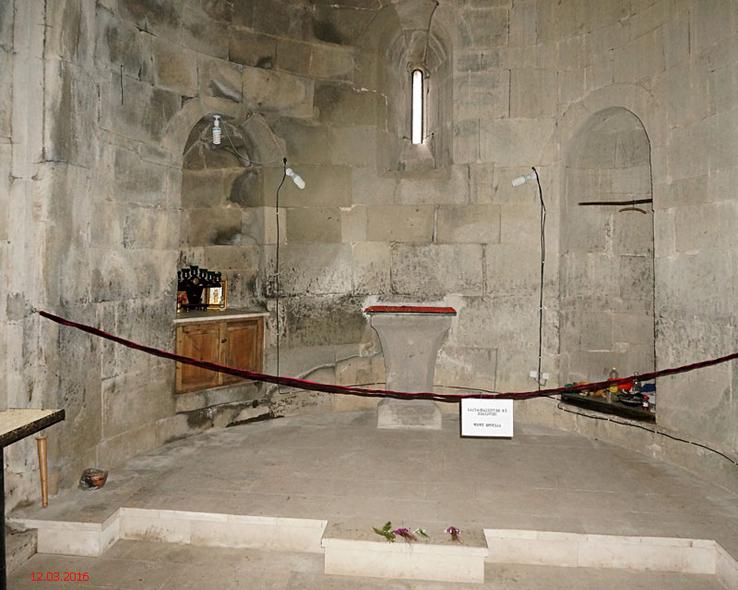 Внутри церкви Святого Георгия на скале Даба