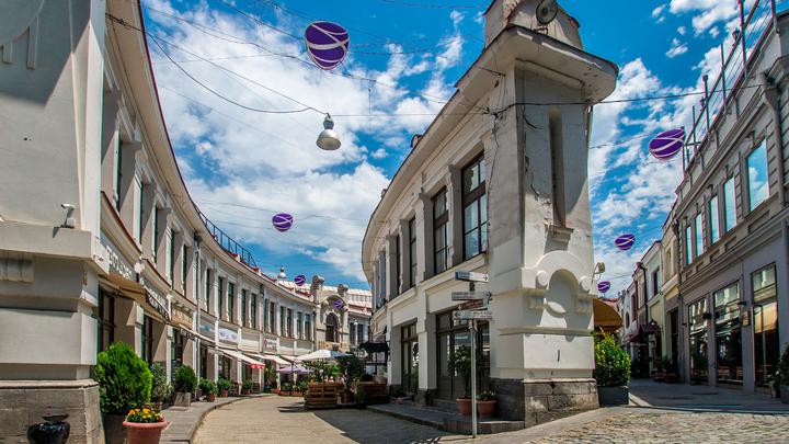 Улица имени французского путешественника Ж. Шардени в Тбилиси