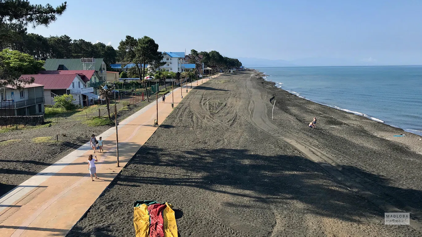 Песчаный пляж "Черные пески"