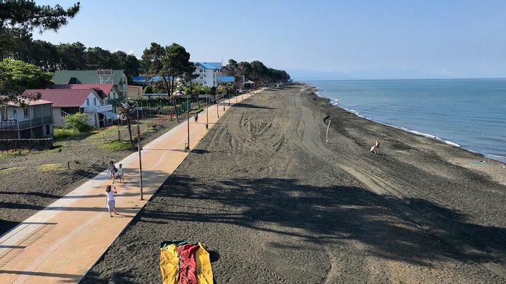 Песчаный пляж "Черные пески"