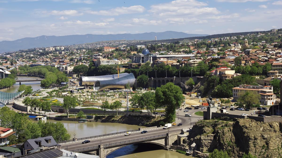 Вид на центр в Тбилиси