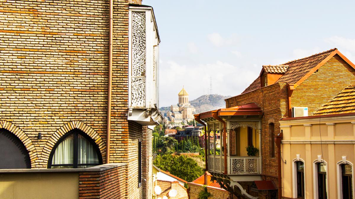 Вид из окна в Тбилиси