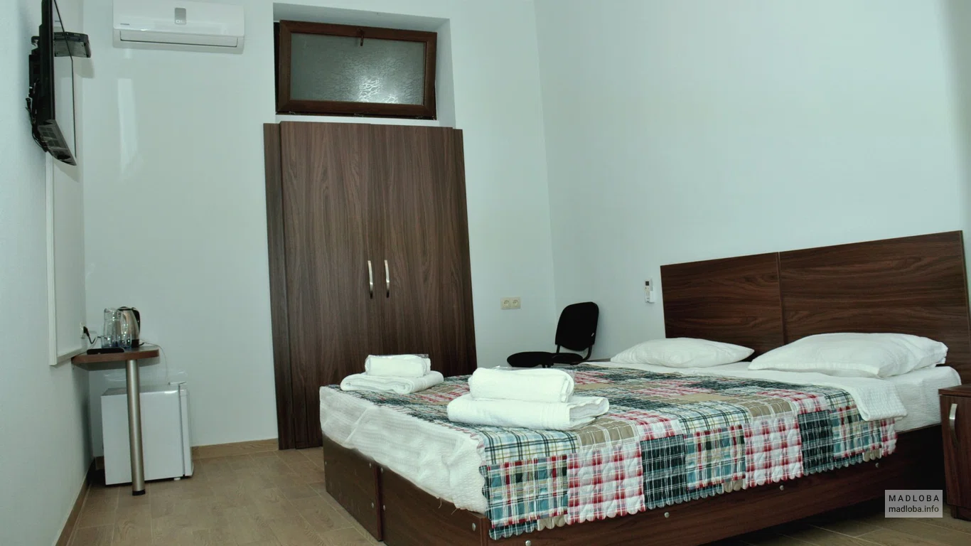 Мебель в номере отеля Voyage a Tbilissi