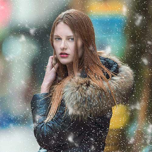 Женщина в куртке зимней