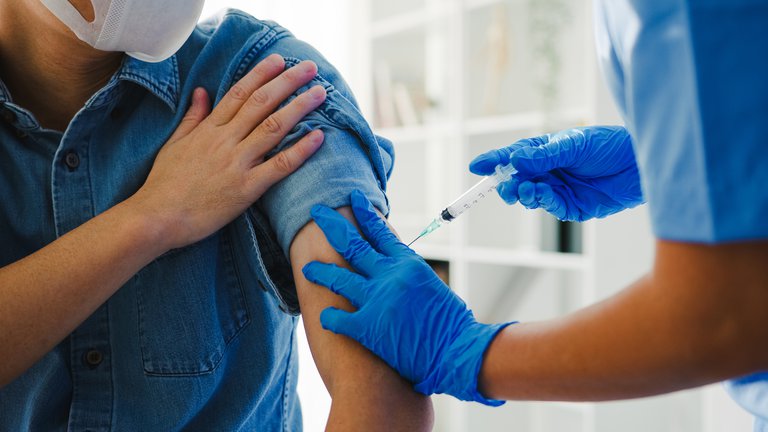 Как проходит вакцинация от ковида: последние данные